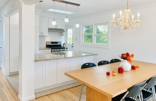 152 Mill Rd, Riverhead, NY, 11901-3124 | Card Image