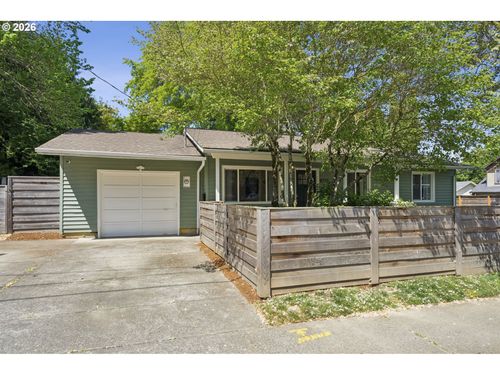 8715 N Swenson St, Portland, OR, 97203-1034 | Card Image