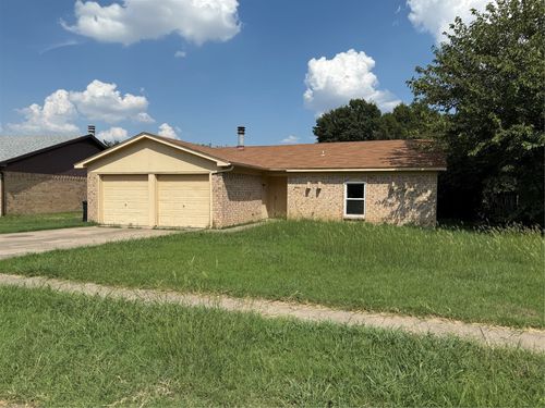 1040 Meadowview Dr, Saginaw, TX, 76179-1028 | Card Image