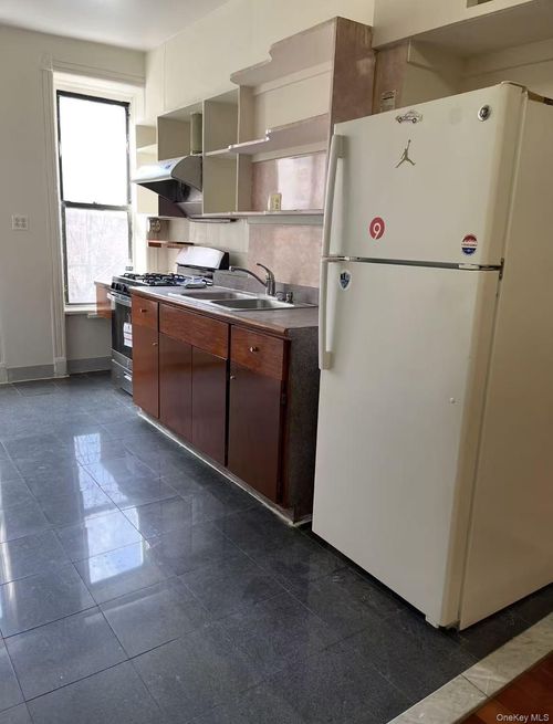 3r-185 Menahan St, Brooklyn, NY, 11237-5112 | Card Image