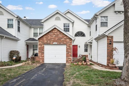 11920 Autumn Lakes Dr, Maryland Heights, MO, 63043-4903 | Card Image