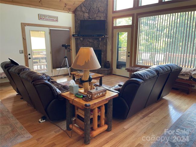 90 Twin Oaks Est, House other with 2 bedrooms, 3 bathrooms and null parking in Sylva NC | Image 9