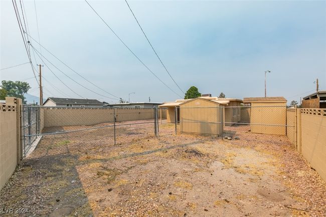 Large dog run area | Image 33