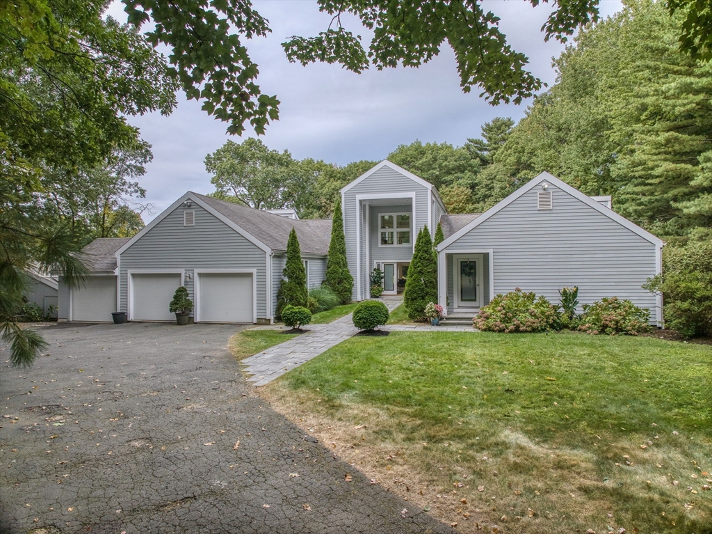 Driftwood Ln, Lynnfield, MA 01940