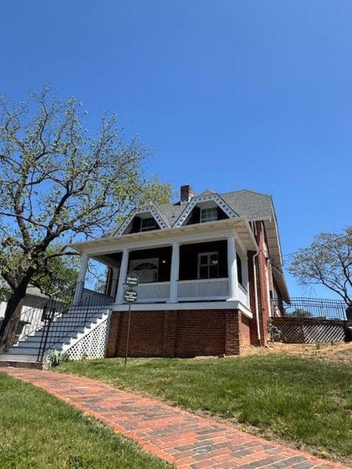 201 N Market St, STAUNTON, VA, 24401-3630 | Card Image