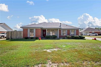 Ranch-style house with a front lawn | Image 1