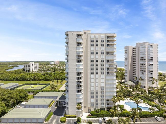APT-1901 - 5049 N Highway A1a, Condo with 3 bedrooms, 2 bathrooms and null parking in Hutchinson Island FL | Image 6