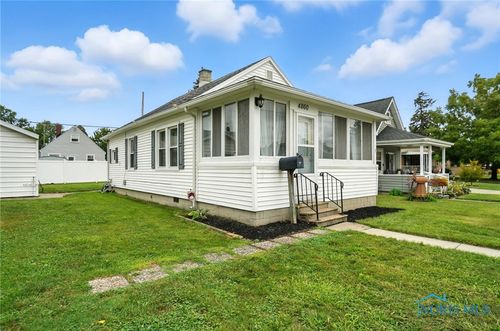 4860 291st St, Toledo, OH, 43611-2126 | Card Image