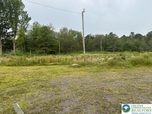 463 Old Route 940, Pocono Pines, PA, 18350-7717 | Card Image