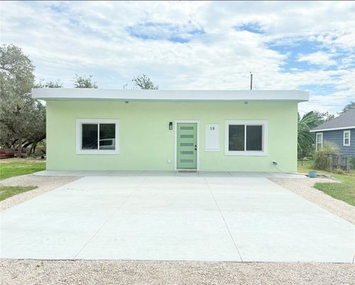 18 Poolside Dr, Rockport, TX, 78382-7966 | Card Image