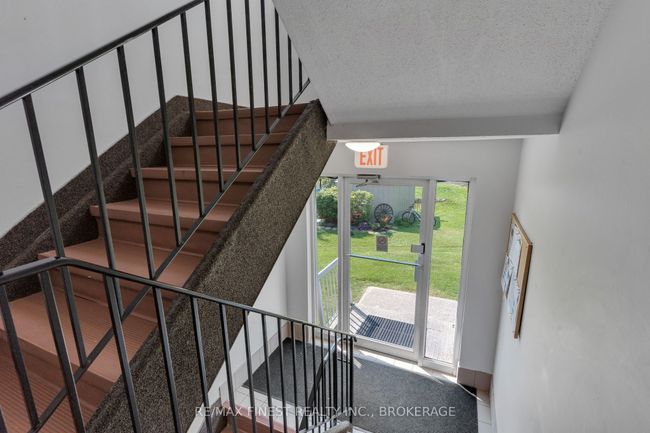 403 - 540 Talbot Pl, Condo with 2 bedrooms, 1 bathrooms and 1 parking in Gananoque ON | Image 4