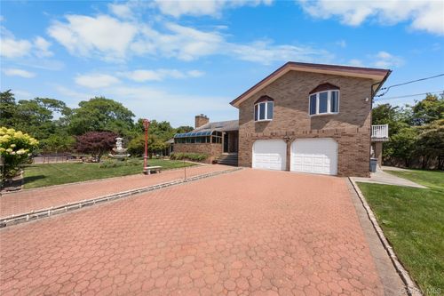 1 Grandview Dr, Shirley, NY, 11967-4247 | Card Image