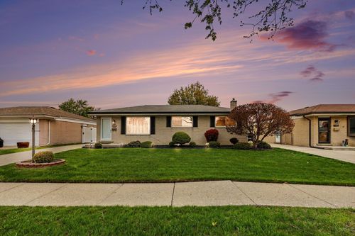 15569 Alsip St, Roseville, MI, 48066-2718 | Card Image