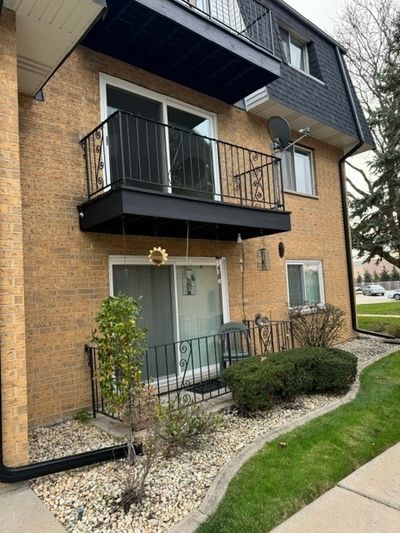 202 - 4901 W 109th Street, Condo with 2 bedrooms, 1 bathrooms and 1 parking in Oak Lawn IL | Image 1