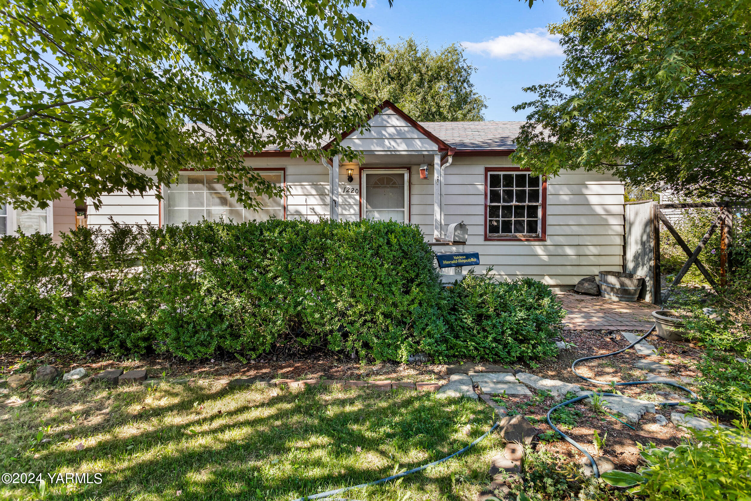 Queen Ave, Yakima, WA 98902