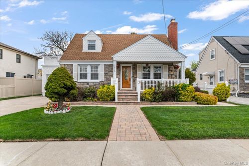 2915 Tulip Ave, Baldwin, NY, 11510-4449 | Card Image