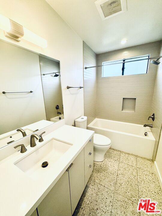 Residential Lease in West Hollywood 4