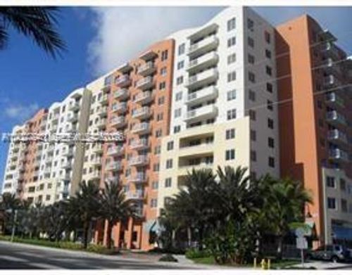 ph23-18800 Ne 29th Ave, Aventura, FL, 33180-2822 | Card Image