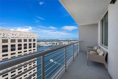 3702 - 335 S Biscayne Blvd, Condo with 1 bedrooms, 1 bathrooms and null parking in Miami FL | Image 1