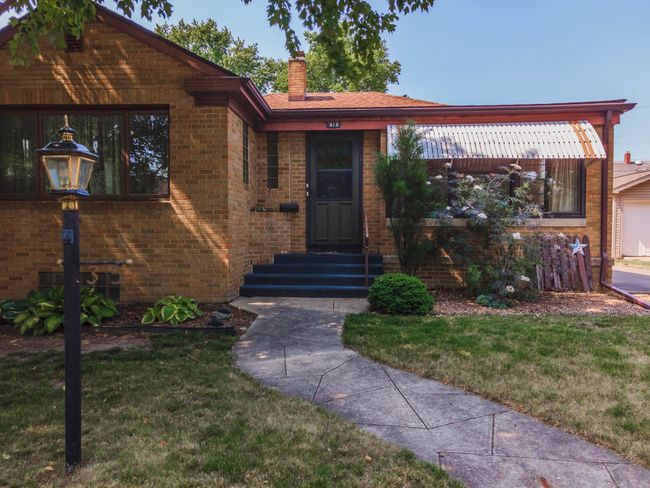 315 W Bennett St, Home with 2 bedrooms, 1 bathrooms and null parking in Pontiac IL | Image 6