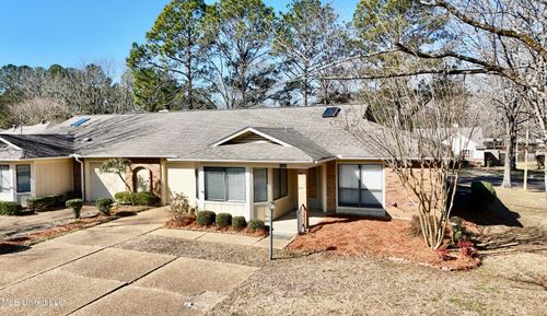 100 Villa Way, Clinton, MS, 39056-6106 | Card Image