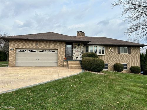 2993 Oak St, Norton, OH, 44203-6561 | Card Image