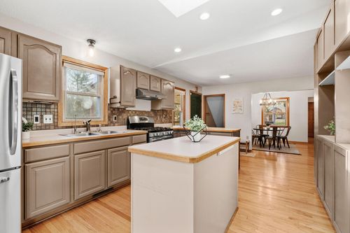 8011 Long Lake Rd, Mounds View, MN, 55112-6032 | Card Image