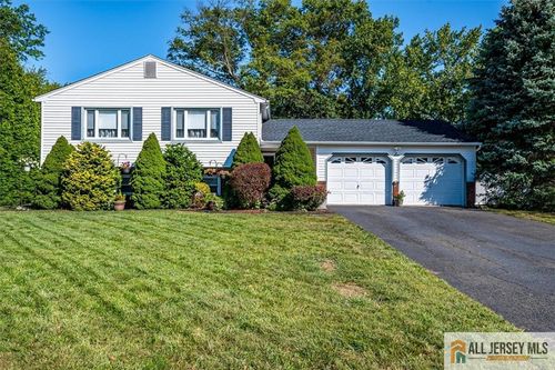 6 Paul Ave, Kendall Park, NJ, 08824-1716 | Card Image