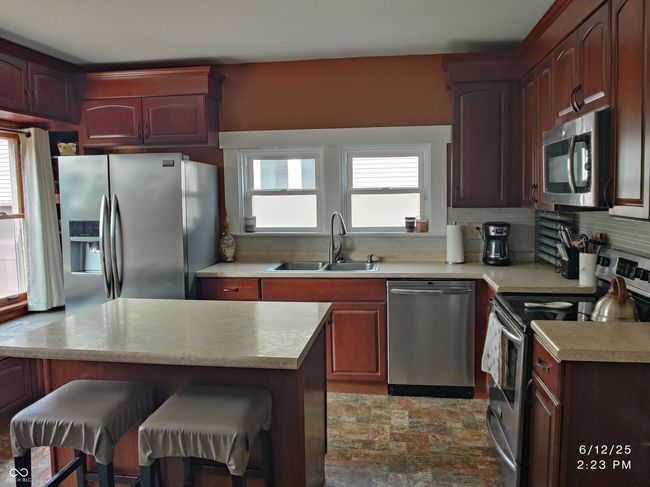 121 N Main St, House other with 3 bedrooms, 2 bathrooms and null parking in Pendleton IN | Image 8