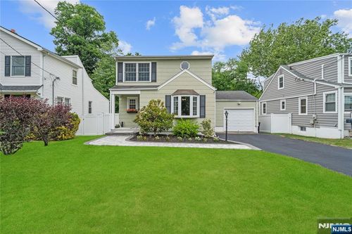 25 2nd Ave, Roseland, NJ, 07068-1620 | Card Image