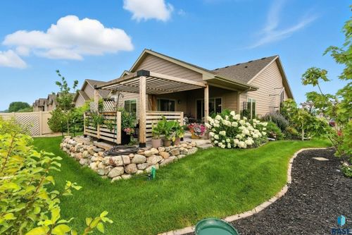 2433 E Joshua Cir, Sioux Falls, SD, 57108-8590 | Card Image