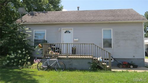 110 Benton St, Mount Olive, IL, 62069-2012 | Card Image