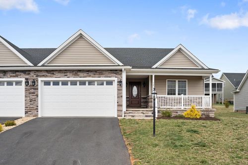 121 Lake View Cir, WAYNESBORO, VA, 22980-9645 | Card Image