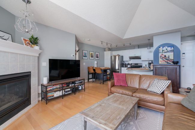 402 - 10 Sierra Morena Mews Sw, Home with 2 bedrooms, 2 bathrooms and 1 parking in Calgary AB | Image 7