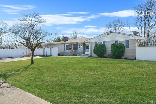 28 Shirley St, Bohemia, NY, 11716-1716 | Card Image