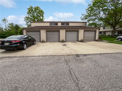 27 - 11646 Club House Drive, Condo with 3 bedrooms, 1 bathrooms and null parking in North Royalton OH | Image 2