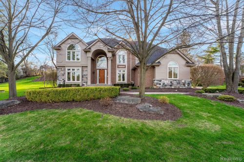 2562 Sequoia Ct, Bloomfield Hills, MI, 48304-1835 | Card Image