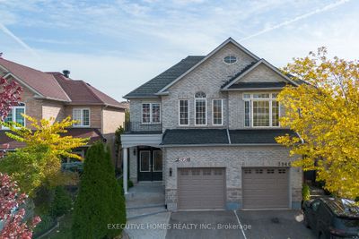 3938 Lacman Trail, House attached with 4 bedrooms, 3 bathrooms and 3 parking in Mississauga ON | Image 2