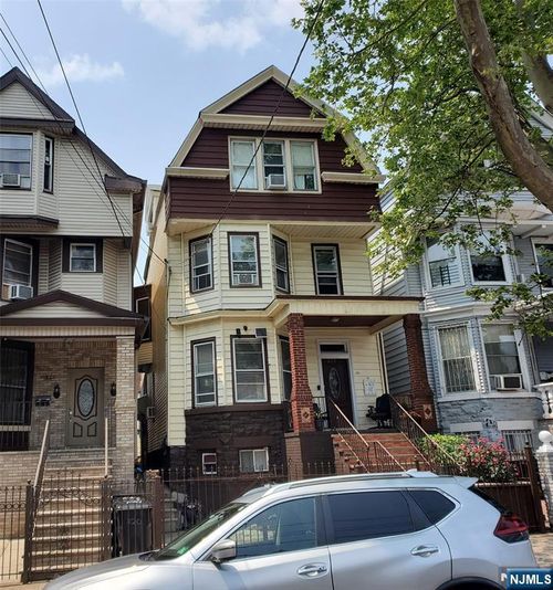 322 Clifton Ave, Newark, NJ, 07104-1585 | Card Image