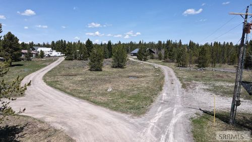 3416 Oakwood Dr, Island Park, ID, 83429-3200 | Card Image