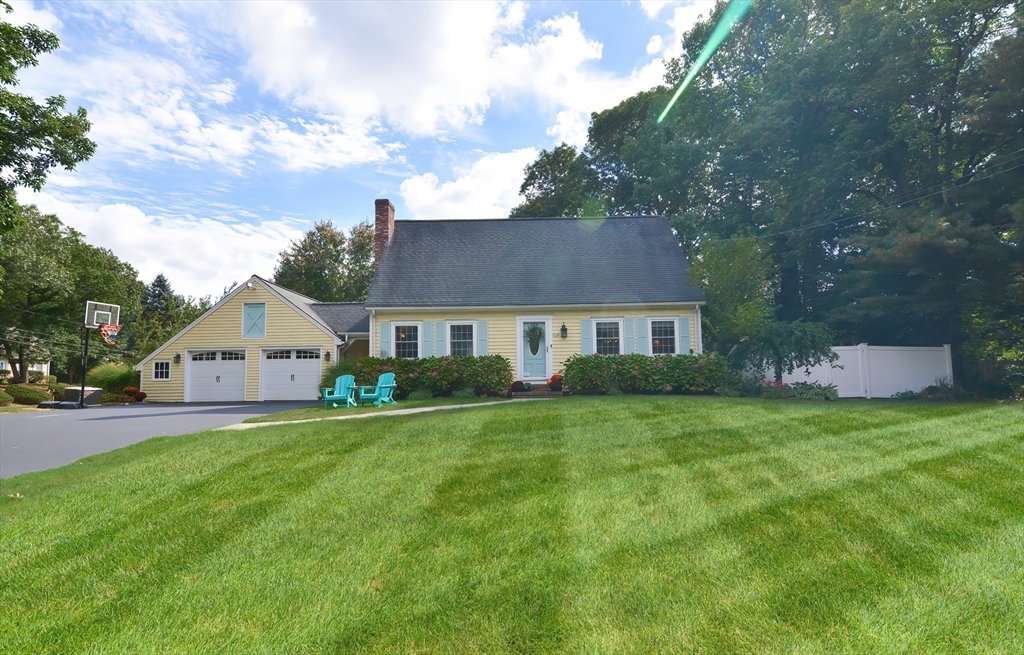 Denise Ln, North Attleboro, MA 02760