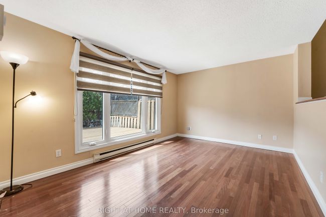 115 Royalton Pvt, House attached with 3 bedrooms, 2 bathrooms and 1 parking in Ottawa ON | Image 5