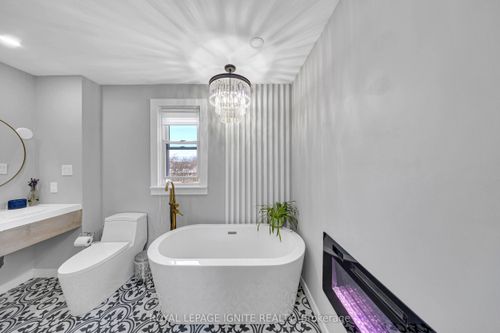 101 Gibbons St, Oshawa, ON, L1J4Y1 | Card Image