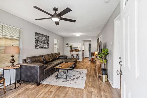 3318 Europa St, Houston, TX, 77022-5142 | Card Image