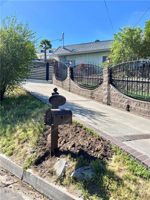 9645 Dale Avenue, Sunland, CA, 91040 | Card Image