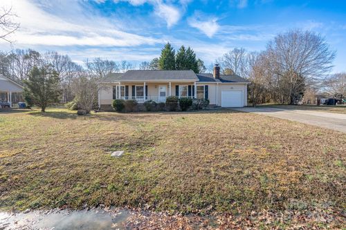213 N Timberland Dr, Grover, NC, 28073-9543 | Card Image