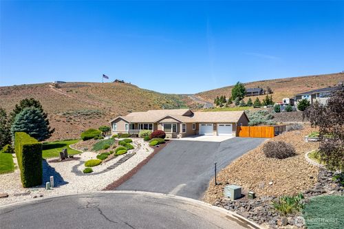 493 Chrisview Ct W, Ephrata, WA, 98823-3010 | Card Image