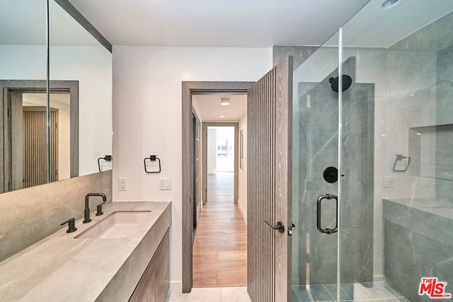 APT-204 - 137 S Maple Dr, Condo with 2 bedrooms, 2 bathrooms and 2 parking in Beverly Hills CA | Image 16