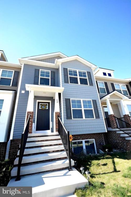 23 Moses Dr, MARTINSBURG, WV, 25405-1142 | Card Image