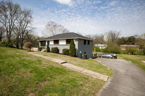 909 N Graycroft Ave, Madison, TN, 37115-2516 | Card Image